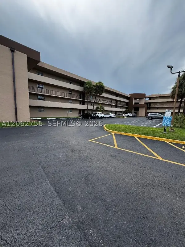 702 NW 87th Ave #105, Miami, FL 33172