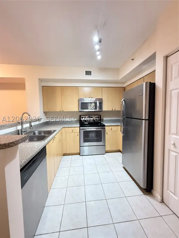 7940 N Nob Hill Rd #204, Tamarac, FL 33321