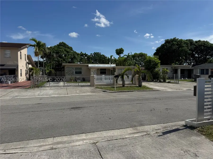 562 E 44th St, Hialeah, FL 33013 - #2
