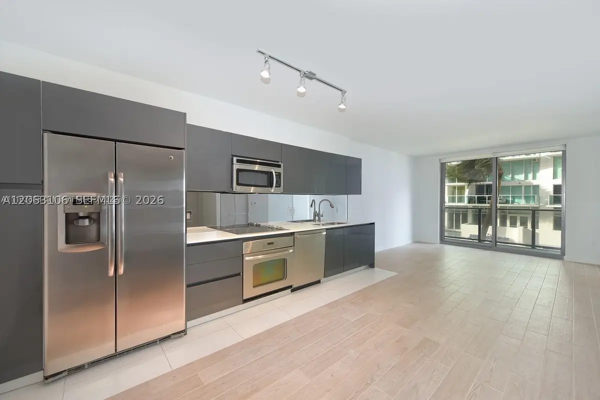 31 SE 6th St #406, Miami, FL 33131 - #1