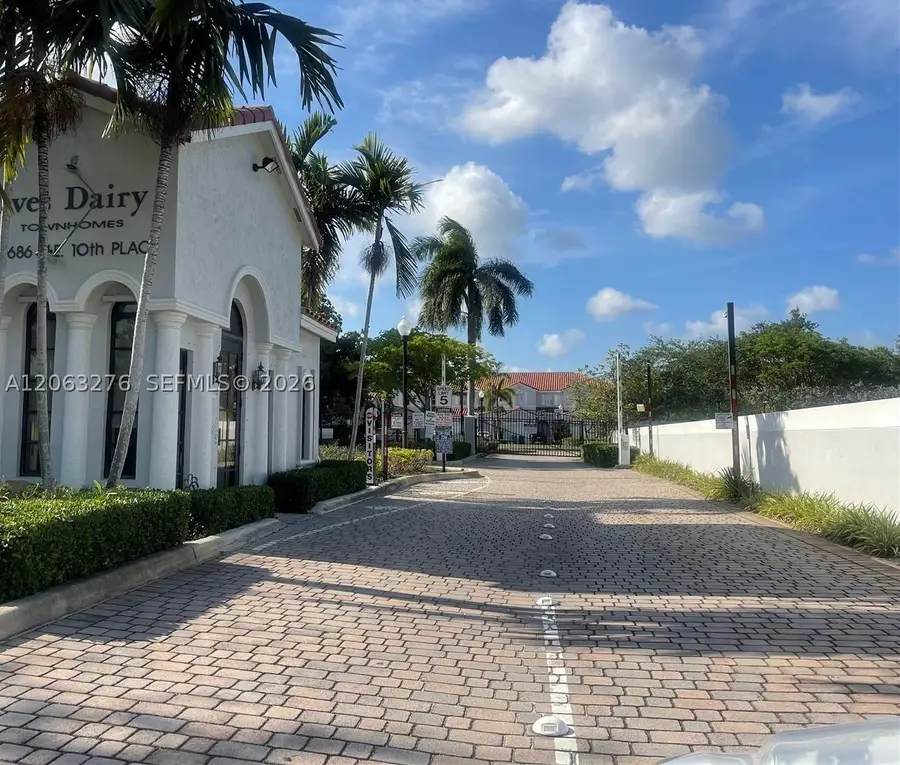 1017 NE 208th St, Miami, FL 33179 - #2