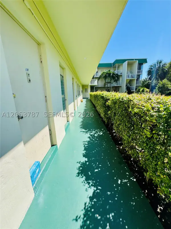 1420 Atlantic Shores Blvd #130, Hallandale Beach, FL 33009