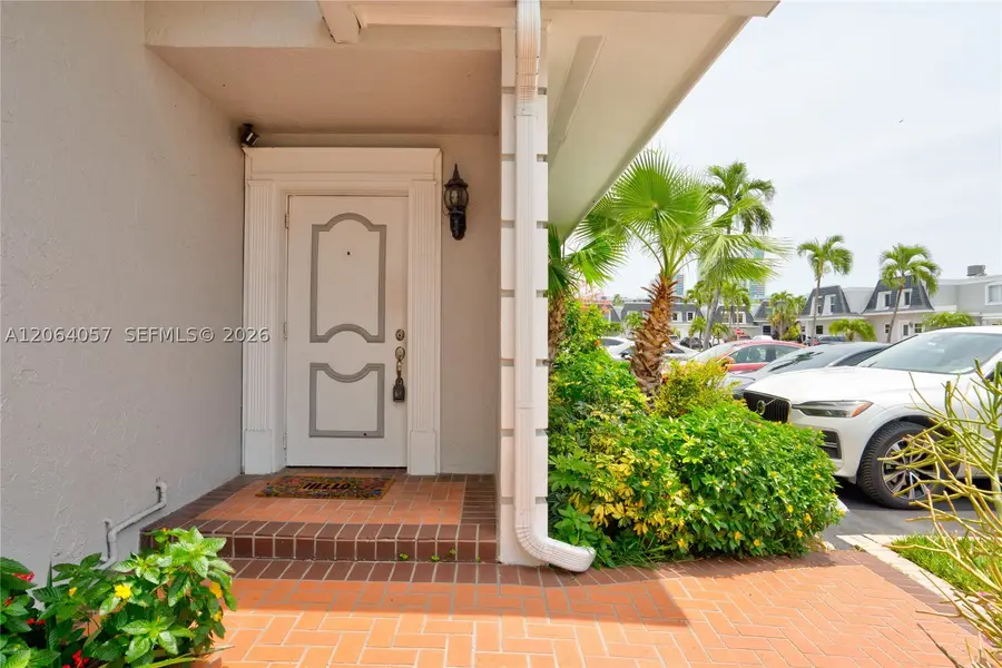 2307 NE 7th St #40, Hallandale Beach, FL 33009 - #2