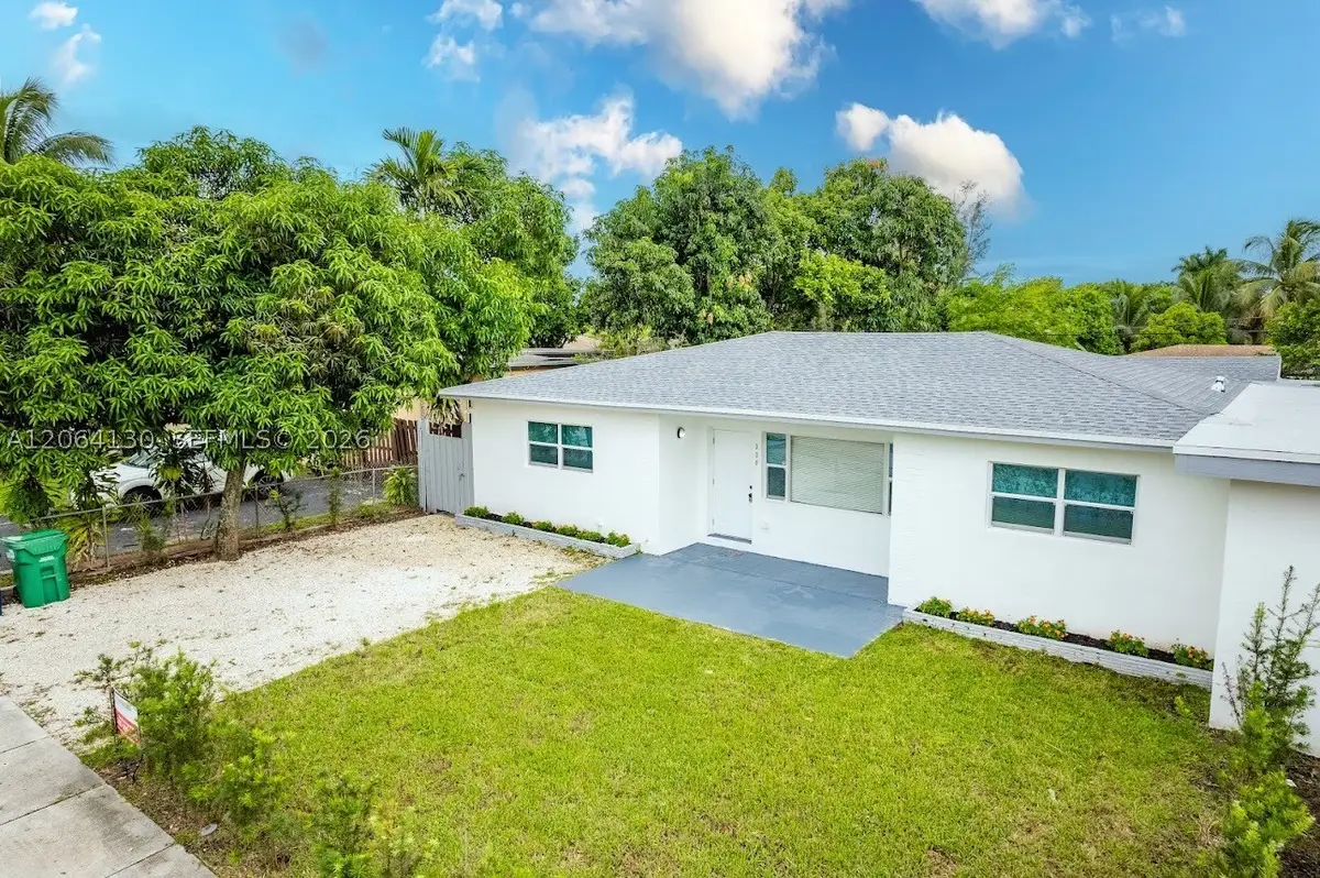 320 NE 160th St, Miami, FL 33162 - #1