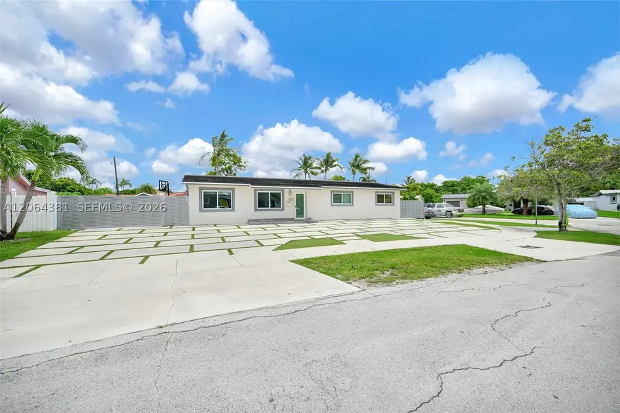 8251 NW 185th St, Hialeah, FL 33015 - #3
