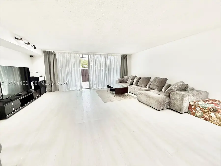 2203 NE 7th St #14, Hallandale Beach, FL 33009 - #2