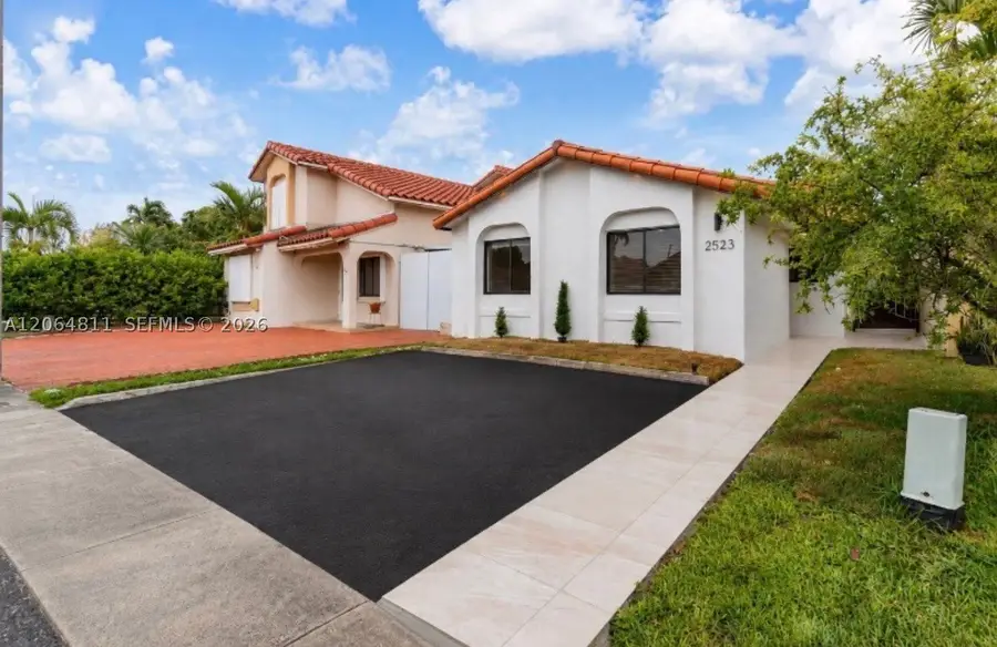 2523 W 65th St, Hialeah, FL 33016 - #2