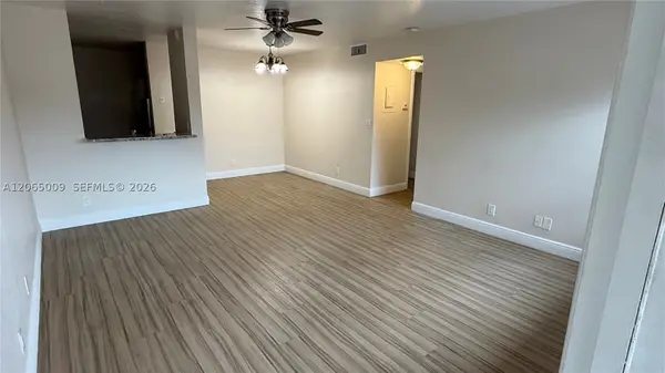 1006 Twin Lakes Dr #20-E, Coral Springs, FL 33071
