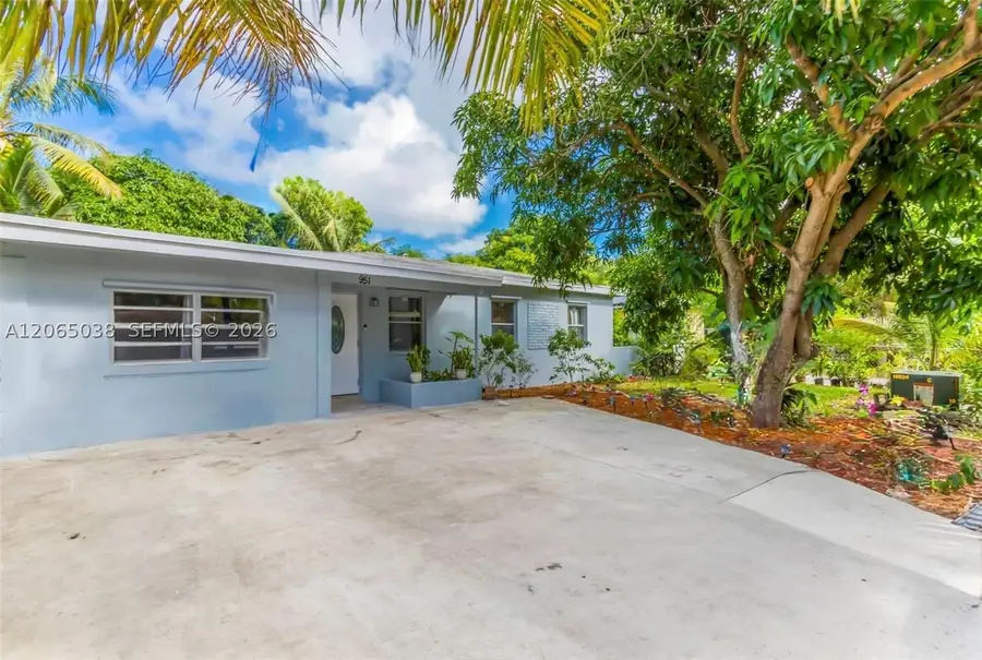 951 NE 157th Ter, North Miami Beach, FL 33162 - #2