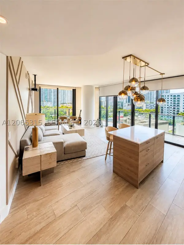 121 NE 34th St #904, Miami, FL 33137