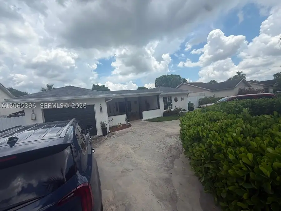 19631 NW 57th Pl, Hialeah, FL 33015 - #2