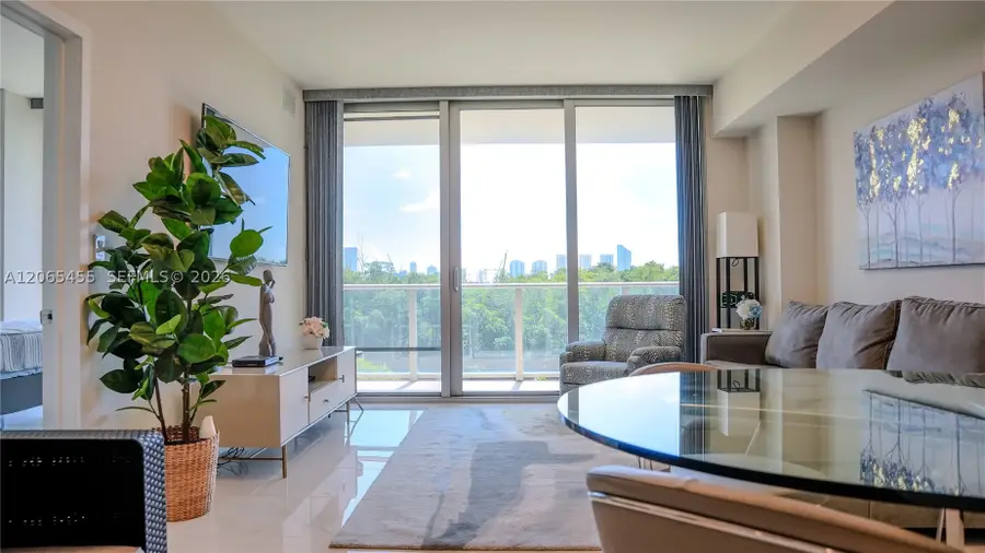 16385 Biscayne Blvd # #419, North Miami Beach, FL 33160 - #2