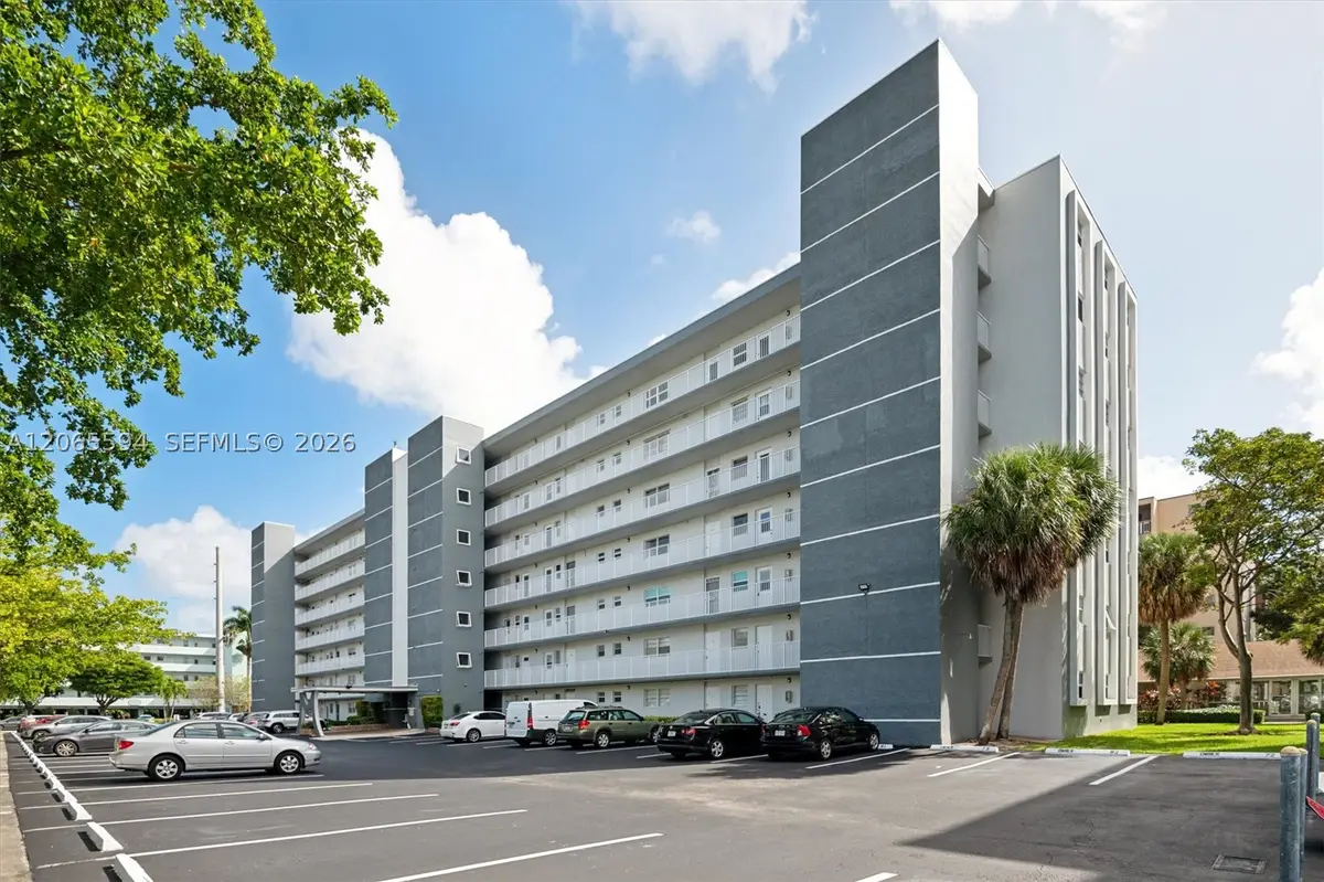 619 NE 14th Ave #101, Hallandale Beach, FL 33009 - #1