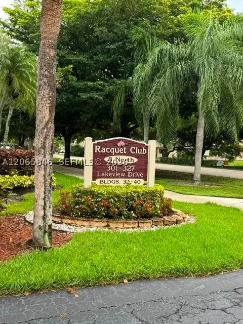 301 Lakeview Dr #102, Weston, FL 33326