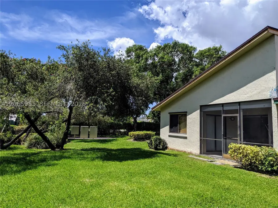 460 Lakeview Dr #4, Weston, FL 33326 - #3
