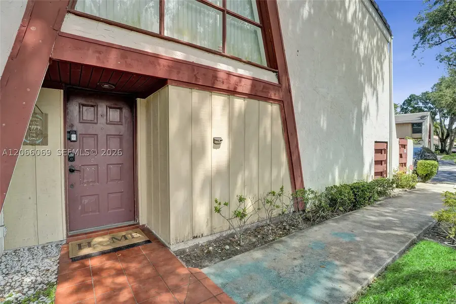 2999 Lakewood Ln, Hollywood, FL 33021 - #2