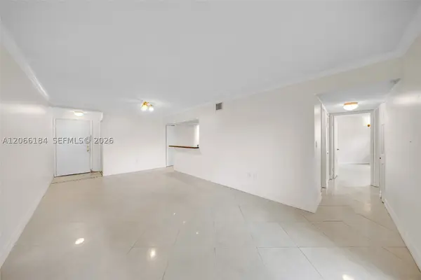 9405 Fontainebleau Blvd #112, Miami, FL 33172