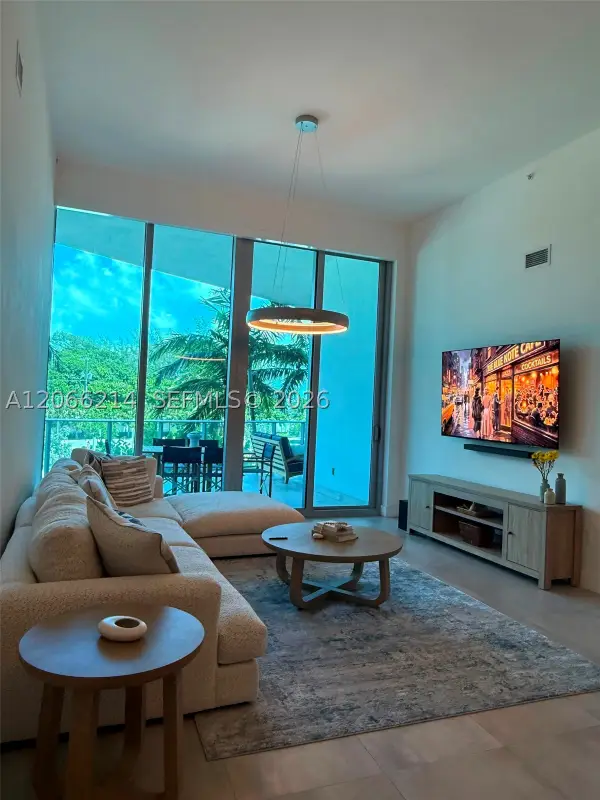 701 N Fort Lauderdale Blvd #214, Fort Lauderdale, FL 33304