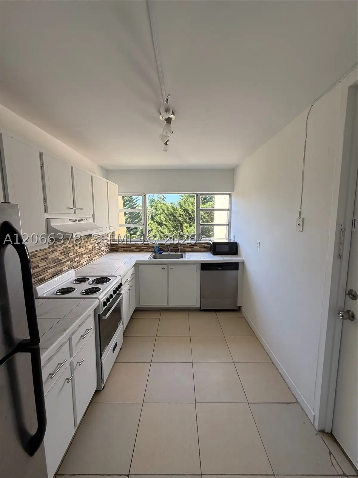 952 NE 199th St #4K, Miami, FL 33179 - #1