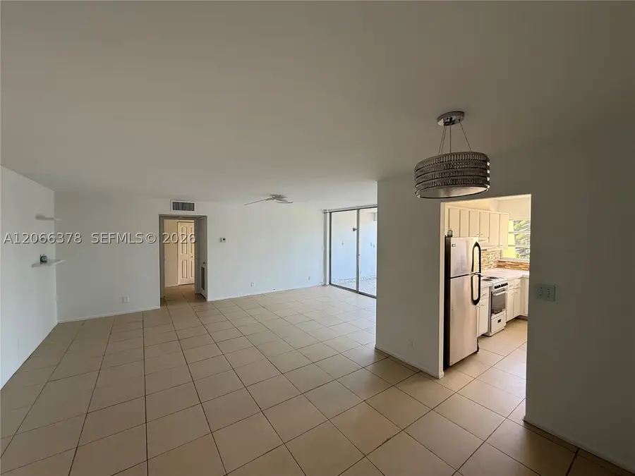 952 NE 199th St #4K, Miami, FL 33179 - #2