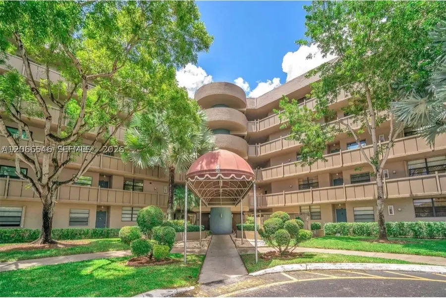 901 Colony Point Cir #111, Pembroke Pines, FL 33026 - #2