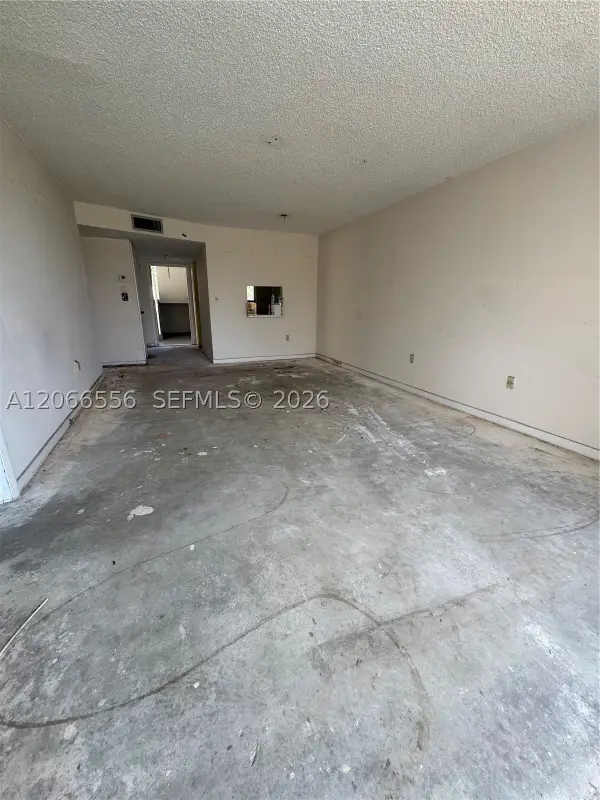 8325 Sunrise Lakes Blvd #112, Sunrise, FL 33322