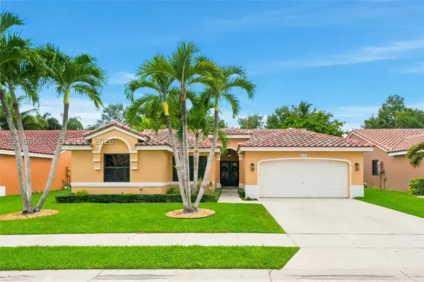 402 SW 200th Ter, Pembroke Pines, FL 33029