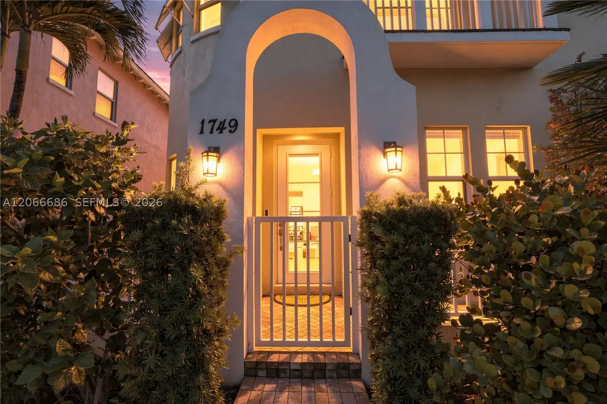 1749 NE 9th St, Fort Lauderdale, FL 33304 - #1