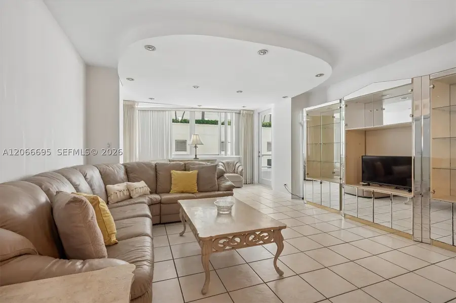 5005 Collins Ave #424, Miami Beach, FL 33140 - #3