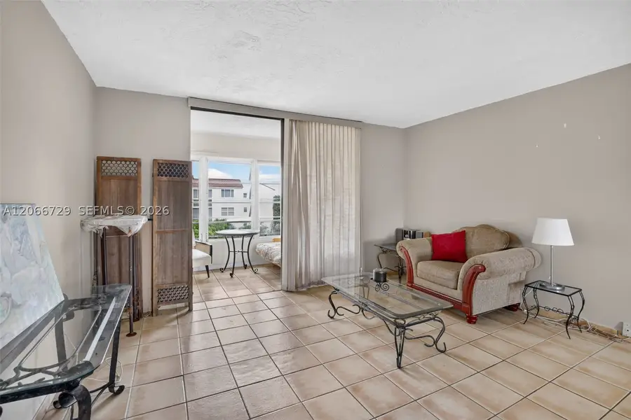 2811 Somerset Dr #405, Lauderdale Lakes, FL 33311 - #2