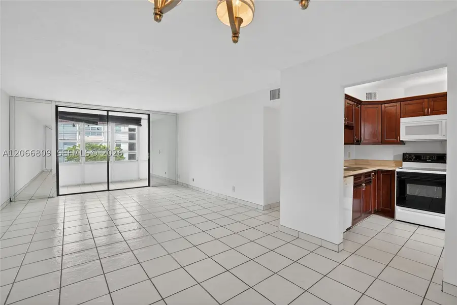 2821 Somerset Dr #317, Lauderdale Lakes, FL 33311 - #2