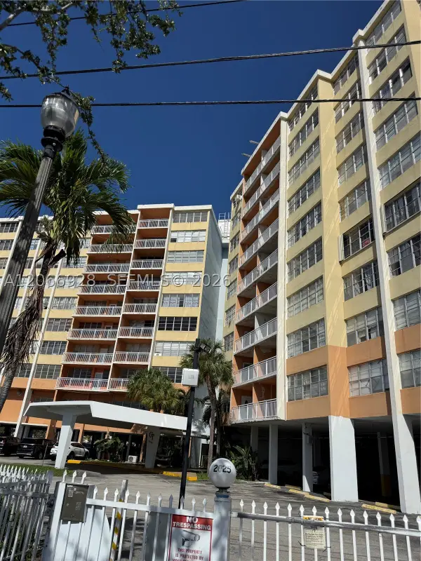 2025 NE 164th St #707, North Miami Beach, FL 33162