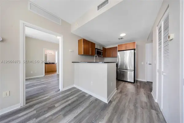 300 S Biscayne Blvd #T-2911, Miami, FL 33131