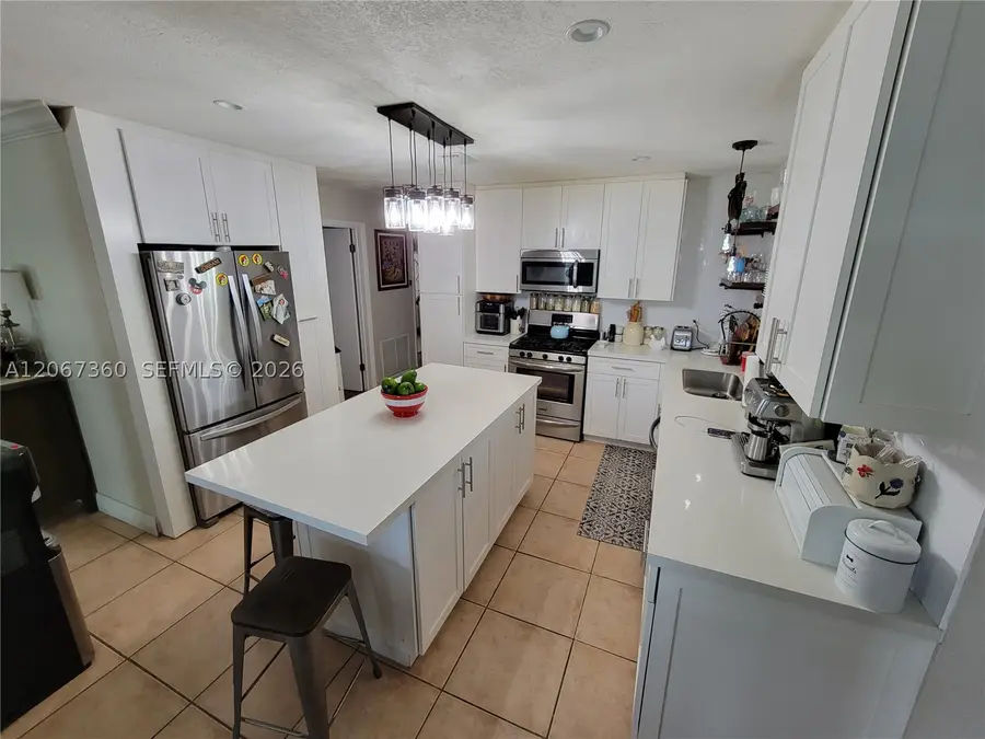 1316 W 61st Pl, Hialeah, FL 33012 - #3