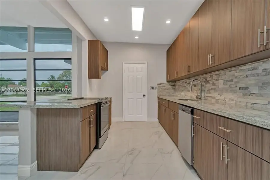 486 W Evanston Cir, Fort Lauderdale, FL 33312 - #2