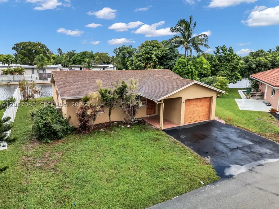 6605 NW 77th St, Tamarac, FL 33321 - #2