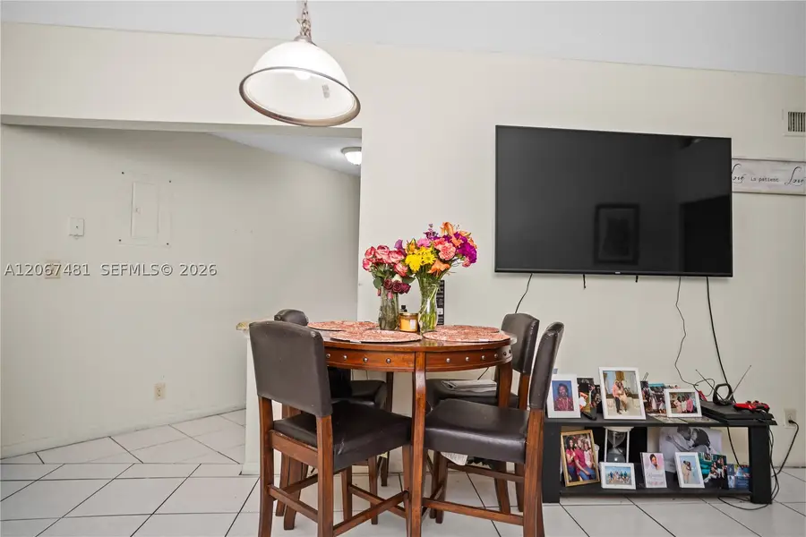 213 Lake Pointe Dr #203, Oakland Park, FL 33309 - #3