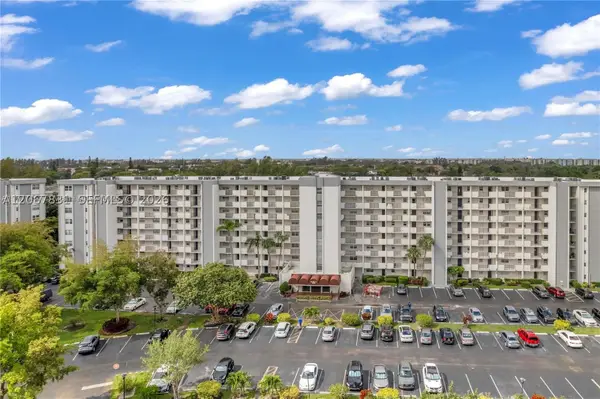 5900 NW 44th St #405, Lauderhill, FL 33319