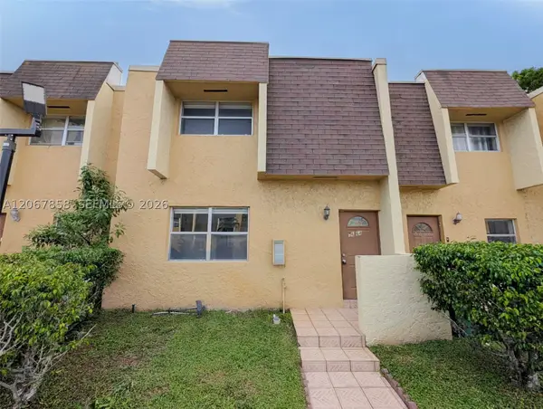 5664 Blueberry Ct #15, Lauderhill, FL 33313