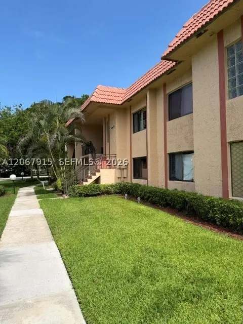 164 Lakeview Dr #204, Weston, FL 33326