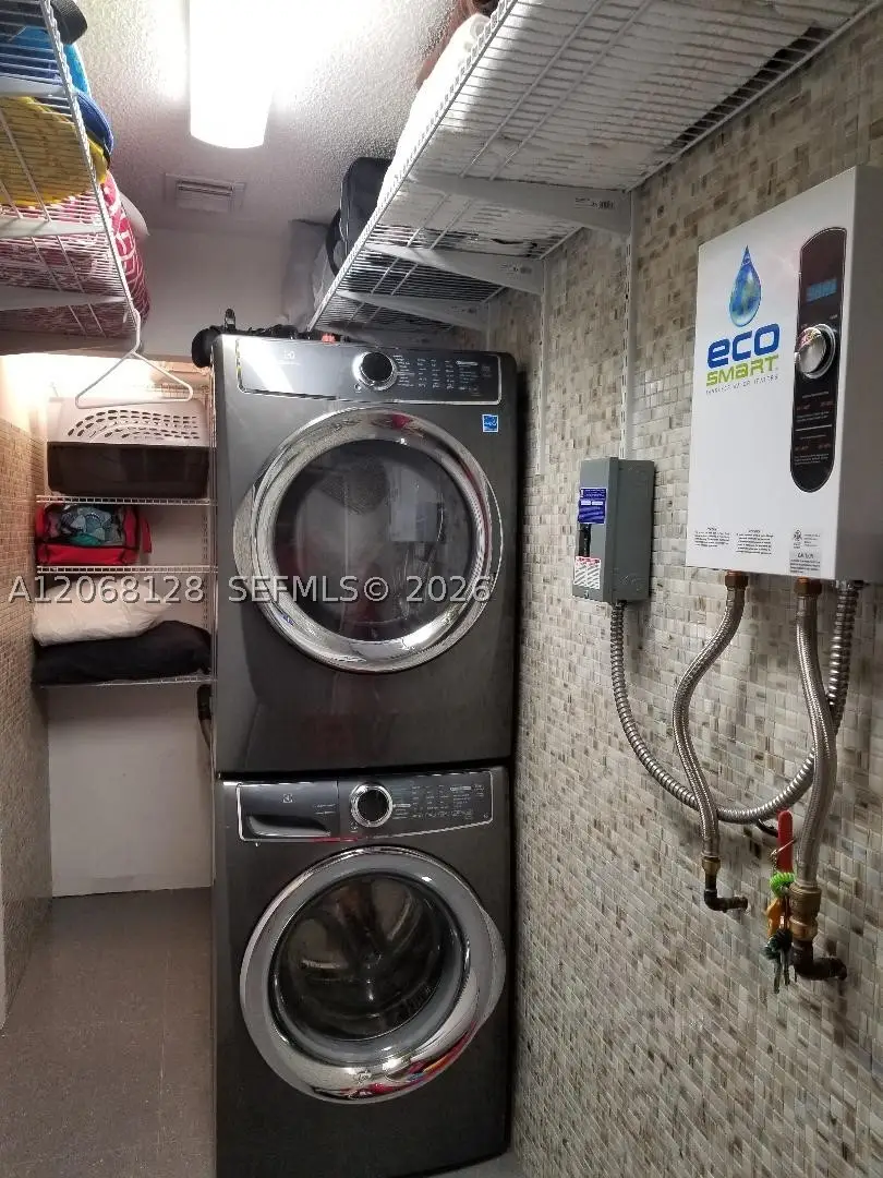 1443 Amanda St, Hollywood, FL 33020 - #1