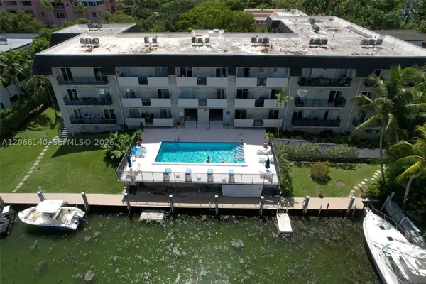 6815 Edgewater Dr #301, Coral Gables, FL 33133