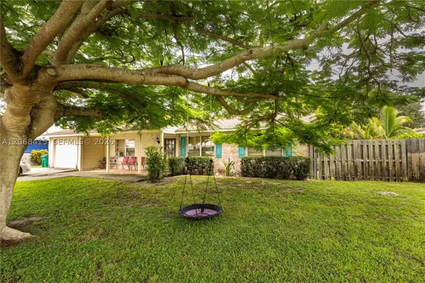 566 N Dover Rd, Tequesta, FL 33469