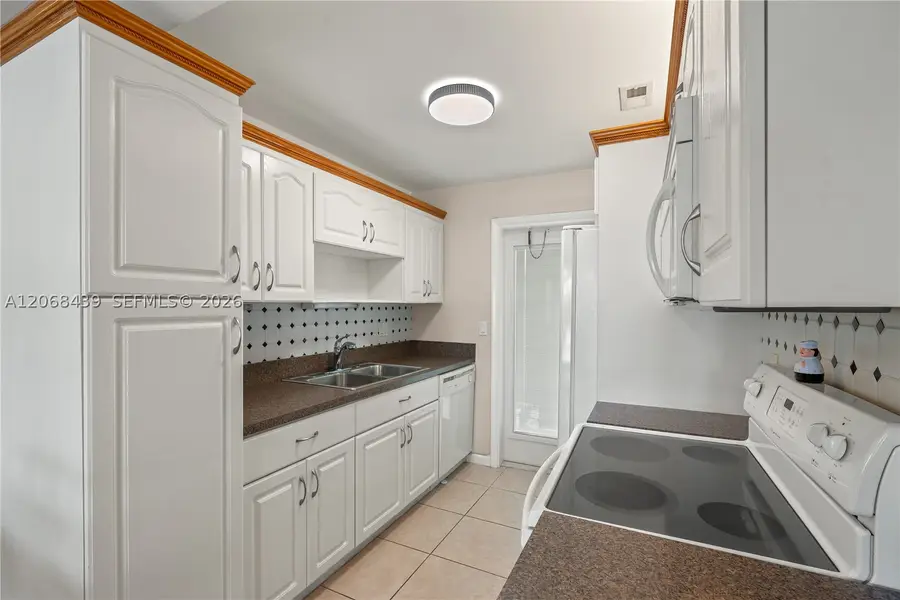 2600 Diana Dr #208, Hallandale Beach, FL 33009 - #3