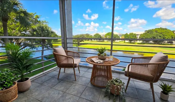 9230 Lagoon Pl #310, Davie, FL 33324