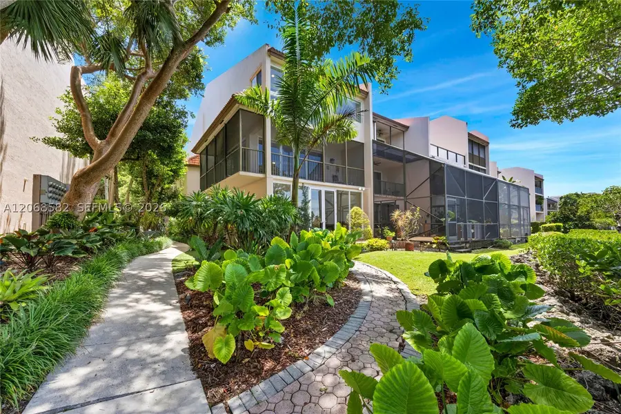 5996 Paradise Point Dr, Palmetto Bay, FL 33157 - #2