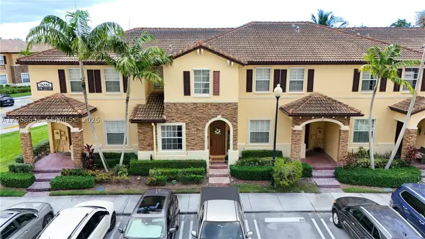 9051 SW 227th St #11, Cutler Bay, FL 33190