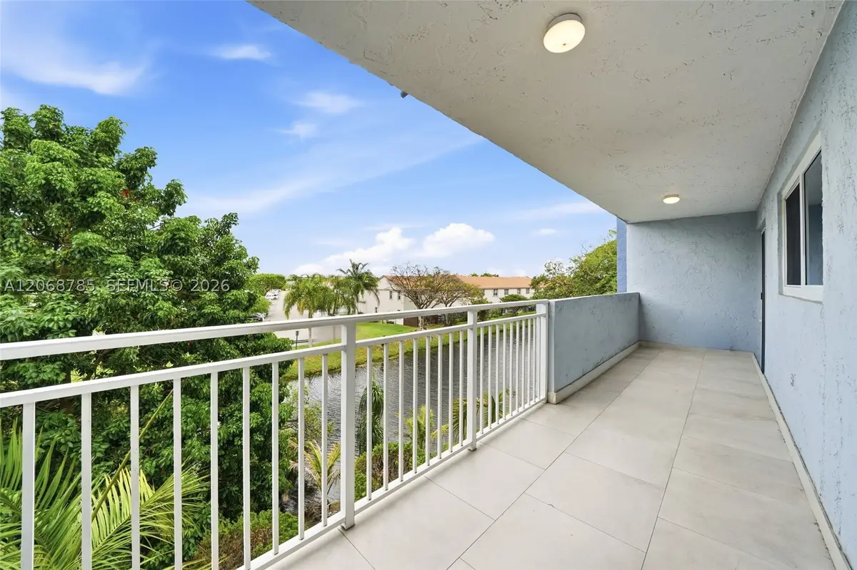9375 Fontainebleau Blvd #L301, Miami, FL 33172 - #1
