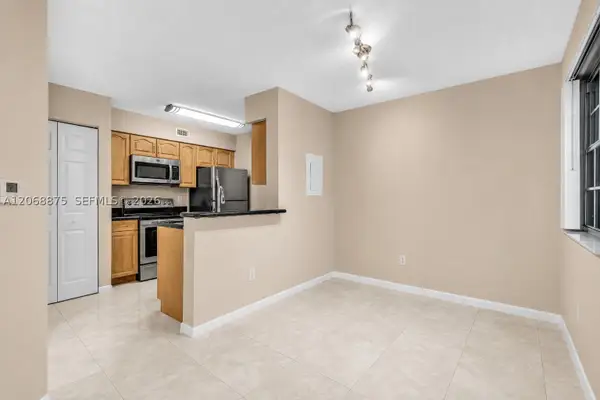 2880 N Oakland Forest Dr #110, Oakland Park, FL 33309
