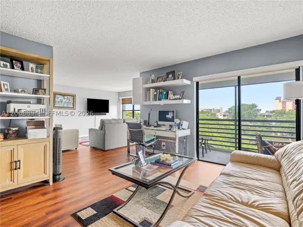 2314 S Cypress Bend Dr, Pompano Beach, FL 33069